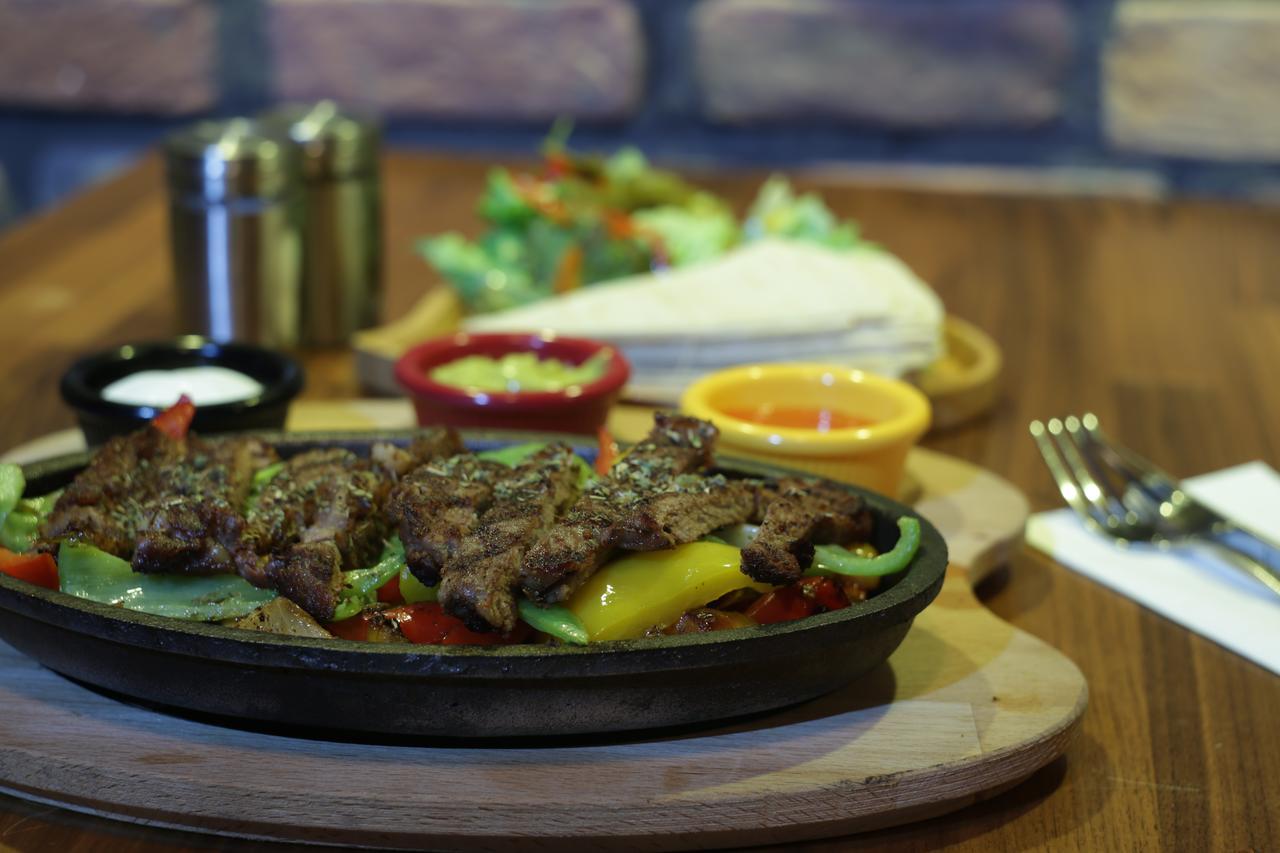 Voswos Garage Coffee Hotel Antalya Kültér fotó