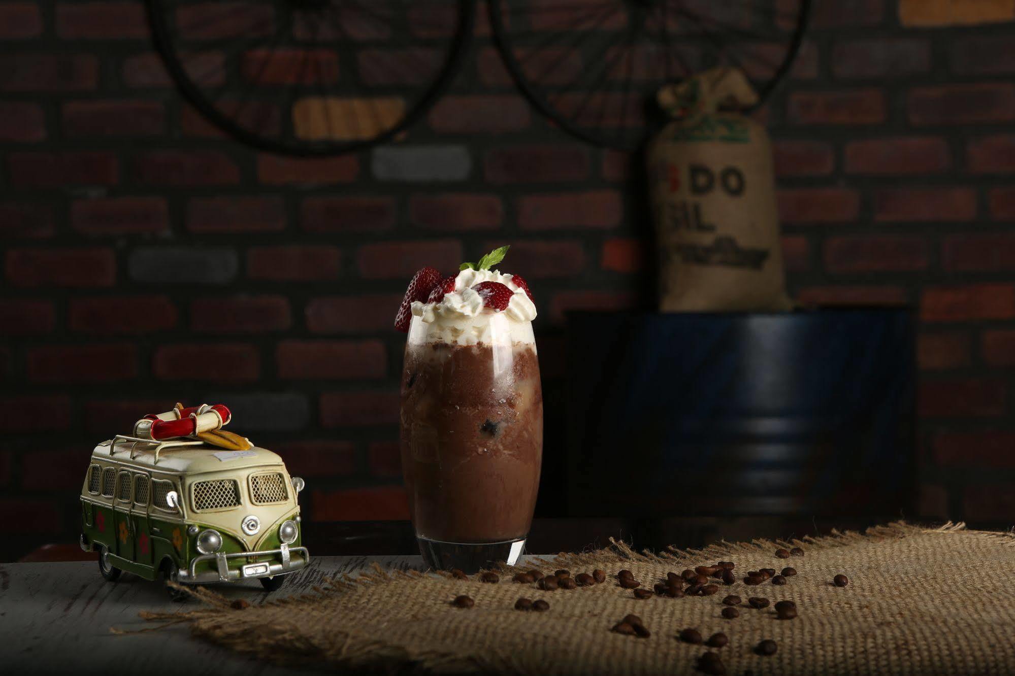 Voswos Garage Coffee Hotel Antalya Kültér fotó